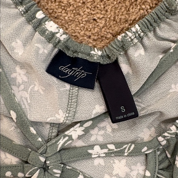 Women’s floral stripe blouse shirt bundle - Picture 3 of 10